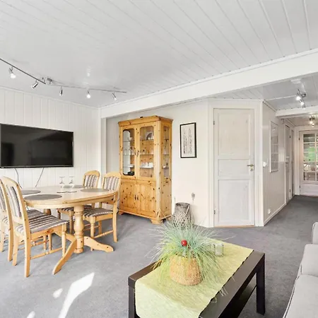 Apartment 2 Bedroom Awesome In *